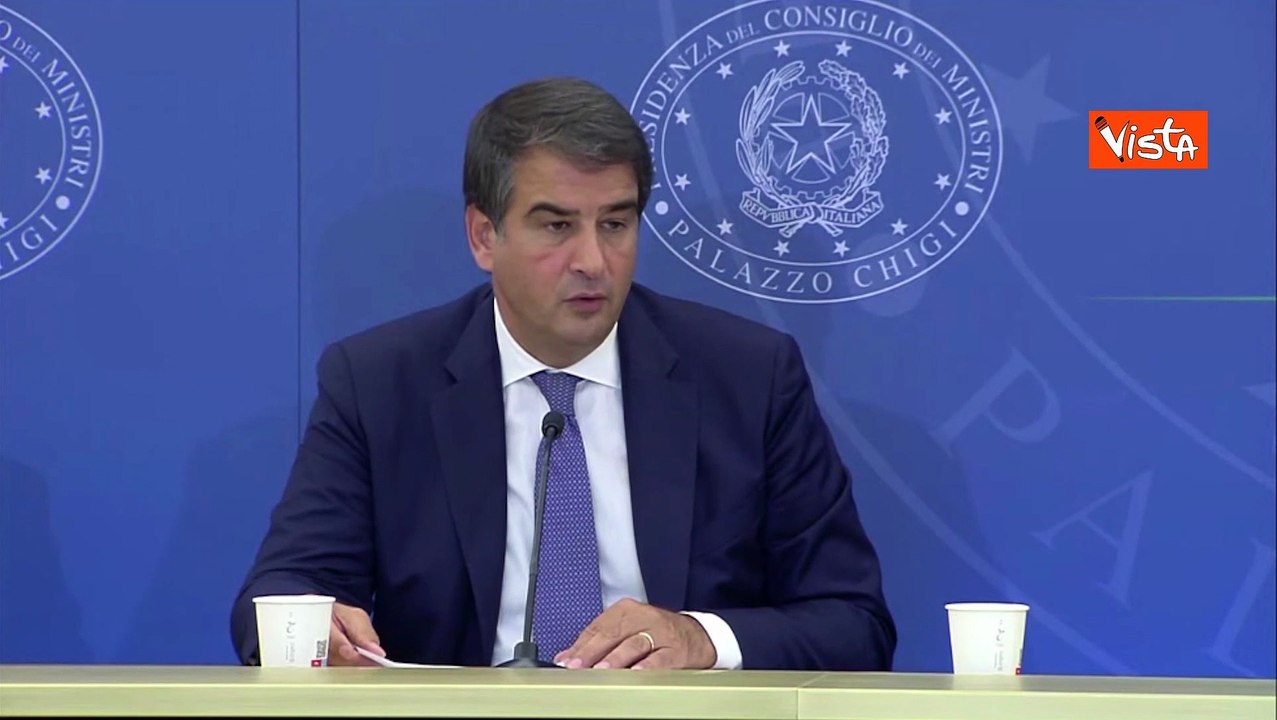 Migranti, Fitto: "45 milioni a Lampedusa come compensazione gravi disagi"