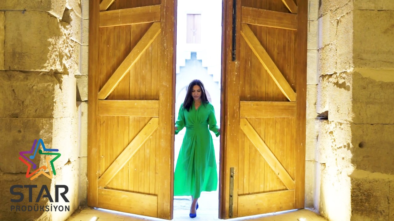 Nazlı Öksüz - Sağım Yalan Solum Yalan (Official Video)