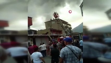 Zonguldak'ta bir binanın çatısında çıkan yangın korku dolu anlar yaşattı
