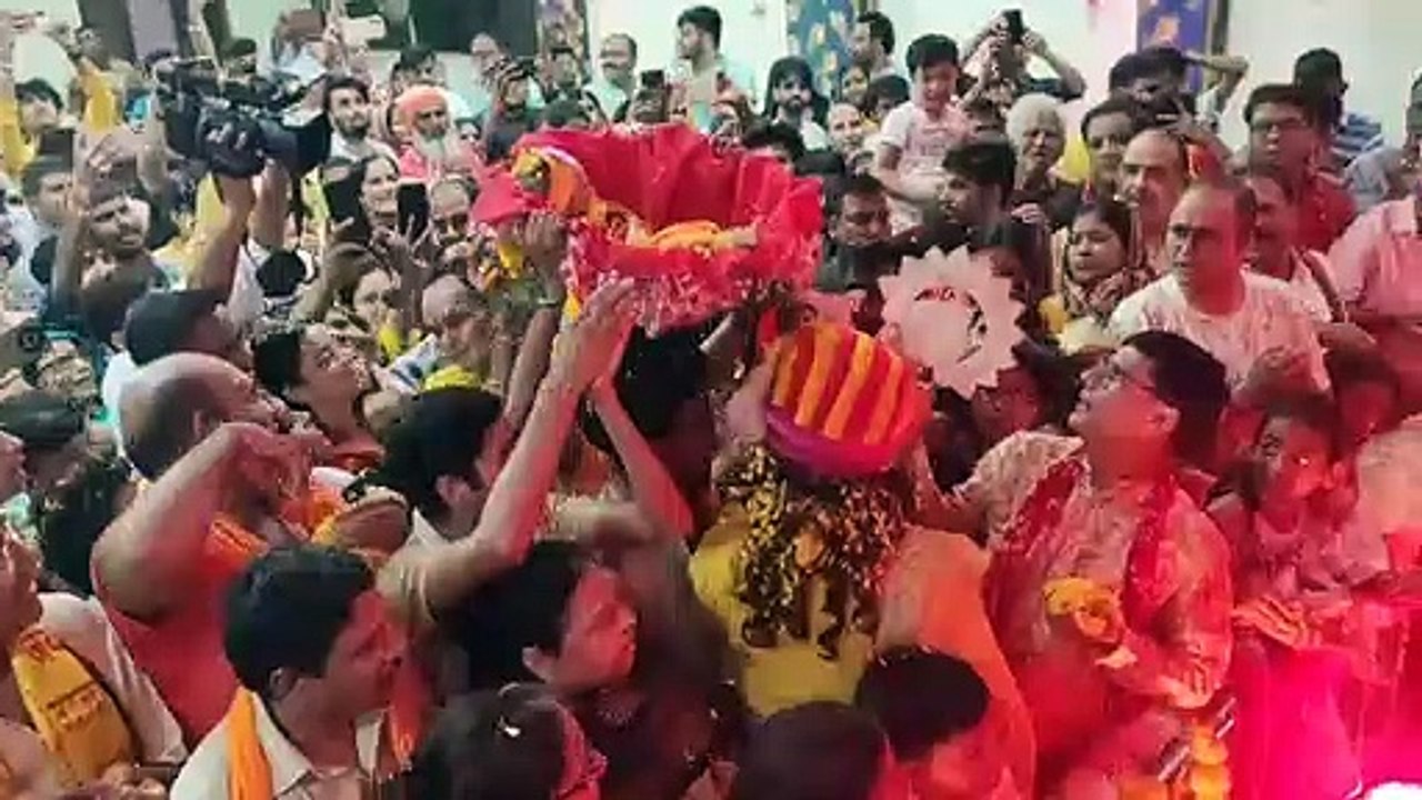 नन्द के आनन्द भयो जय कन्हैया लाल की स्वर लहरियों के बीच मनाया जन्माष्टमी का पर्व, देखे वीडियो