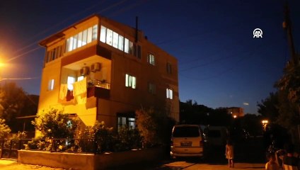 Il a tué son enfant de 7 ans et tenté de se suicider dans la maison qu'il visitait.