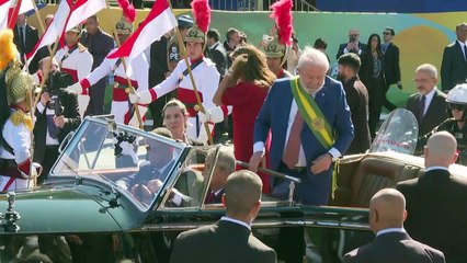 Lula llama a la "unión" en desfile militar por Independencia de Brasil