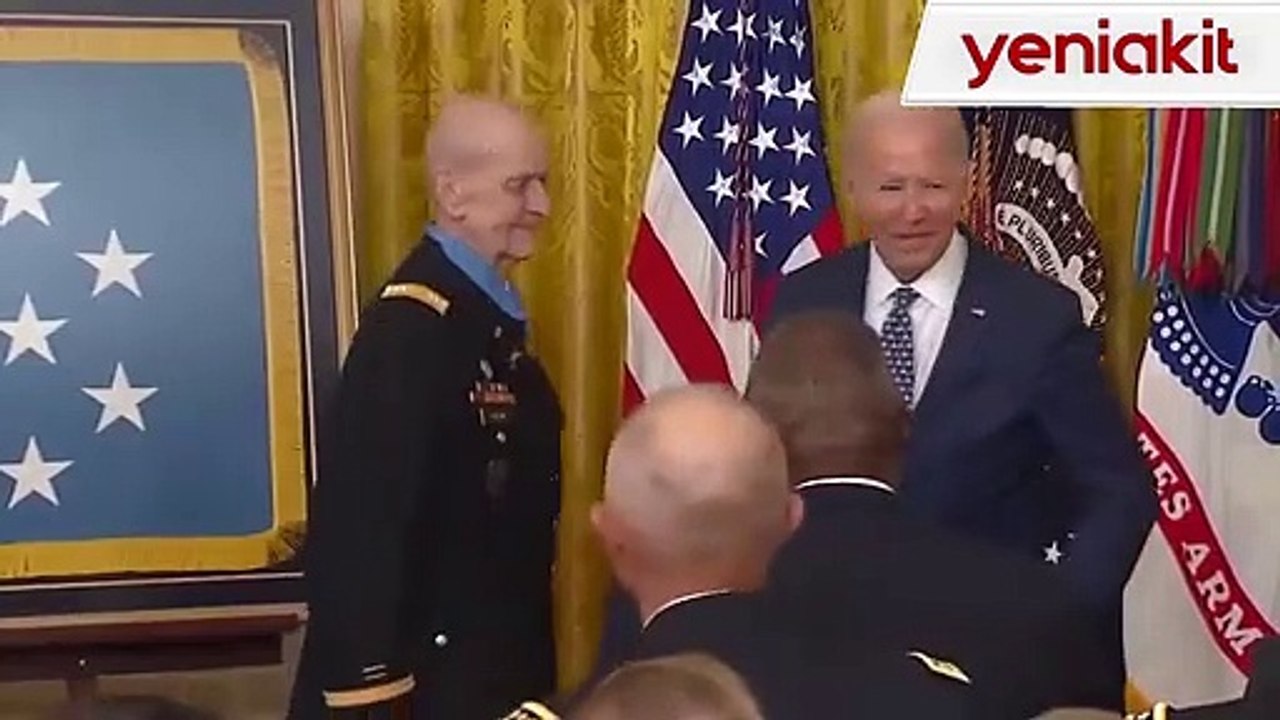 Biden'ın kafa yine gitti! Onur Madalyası törenini aniden terk etti
