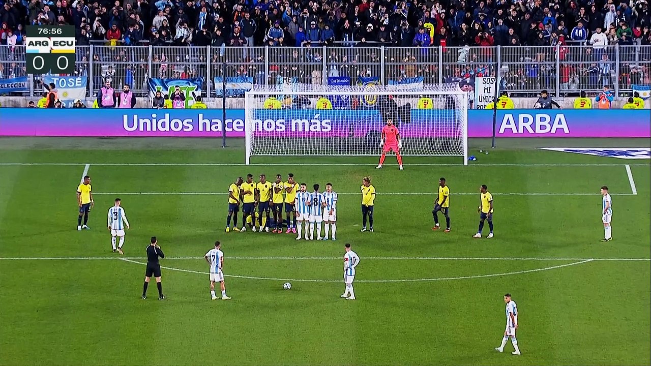 El golazo de tiro libre de Lionel Messi a Ecuador
