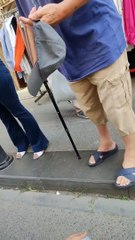 Yaşlı adam başörtülü kadınları taciz etti: Bu kadar kapanmanın alemi ne