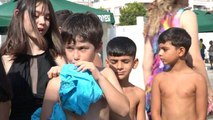 Mezitli Belediye Başkanı Neşet Tarhan, dezavantajlı ve deprem bölgesinden gelen çocukları Su Dünyası'nda misafir etti