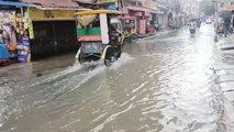 বৃষ্টি হলেই রাস্তা যেন নদী, খাস কলকাতায় জলযন্ত্রণা যেন নরকগুলজার