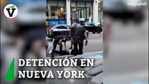 Agente de la policía municipal de Madrid asiste en una detención con resistencia en Nueva York