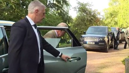 King and Queen arrive at Crathie Kirk for private prayers