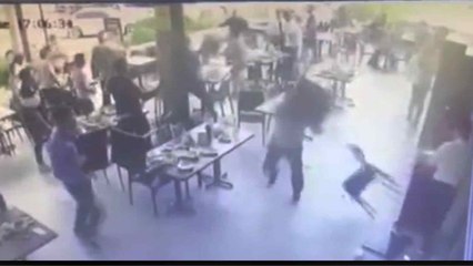 Dinlenme tesisinde kavga çıktı, müşterilerle ve garson birbirine girdi