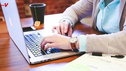 Here’s How to Carry and Transport You Backpack Without Hurting Yourself (Which You Might Be Doing)