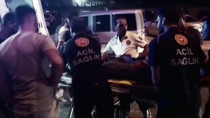 Hafif ticari araç ile işçi servisi çarpıştı 2 ağır yaralı