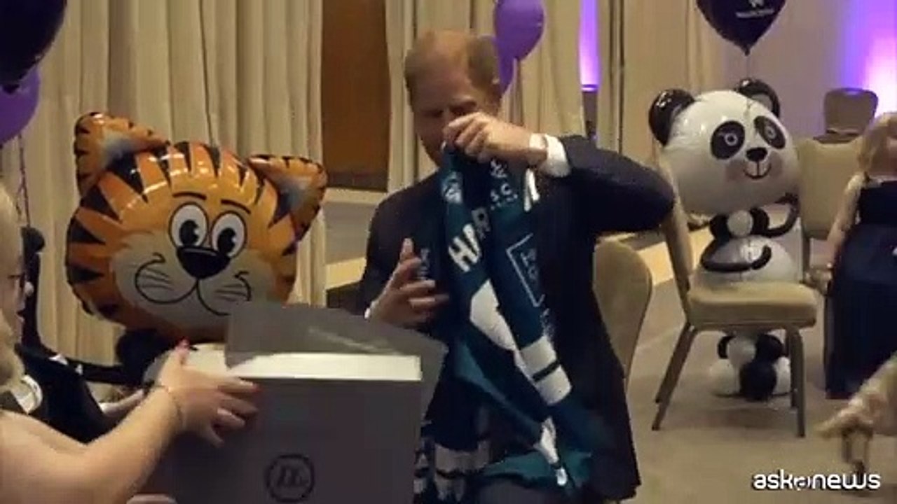 Il principe Harry segue le orme di mamma Diana nella beneficenza