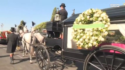 Sevilla despide a María Jiménez entre aplausos y palmas