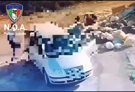 Crotone, arriva da un comune vicino e scarica ingombranti e rifiuti: sanzionato
