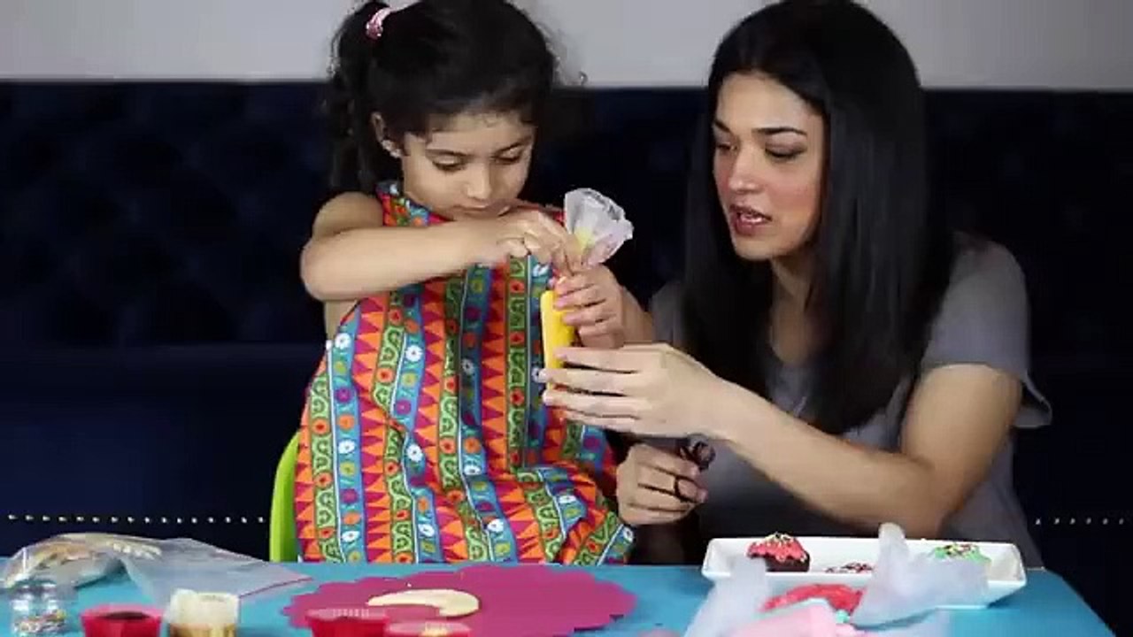 SANAM_JUNGS_DAUGHTER_GIVES_HER_A_SURPRISE!