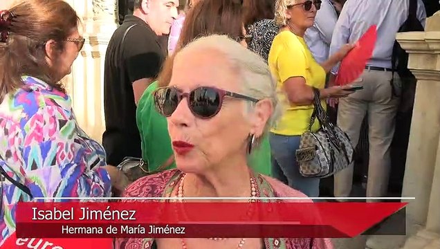 Sevilla despide con aplausos, vivas y palmas por bulerías a María Jiménez