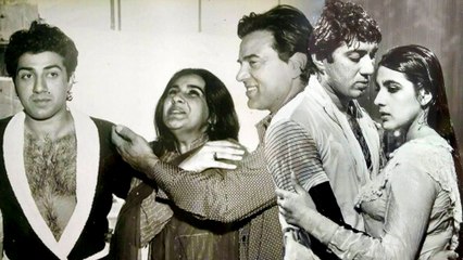 Download Video: Dharmendra ने जब बताया कि Sunny Deol, Amrita Singh को गले नहीं लगा पाए,सनी को बताया था अपने परिवार का साधु