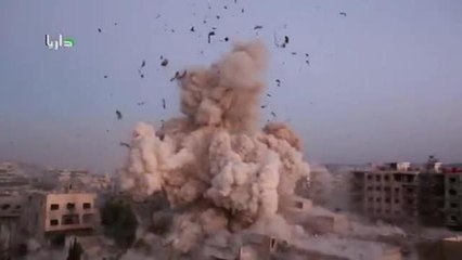 Mega esplosione in un sobborgo di Damasco, in Siria