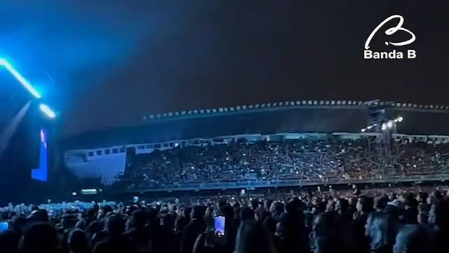 Em Curitiba, Foo Fighters homenageia Taylor Hawkins, baterista que morreu ano passado