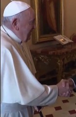 Sylvester Stallone jokingly raises his fists to Pope Francis!