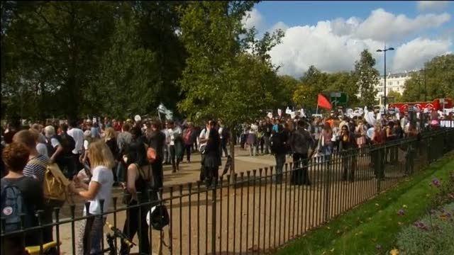 Londra: migliaia di persone corteo per i rifugiati