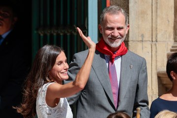 Los Reyes reciben pañuelicos rojos en la conmemoración del Privilegio de la Unión