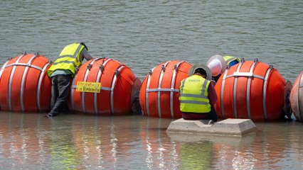 Corte de Apelaciones suspende orden de retirar muro fronterizo flotante en Texas