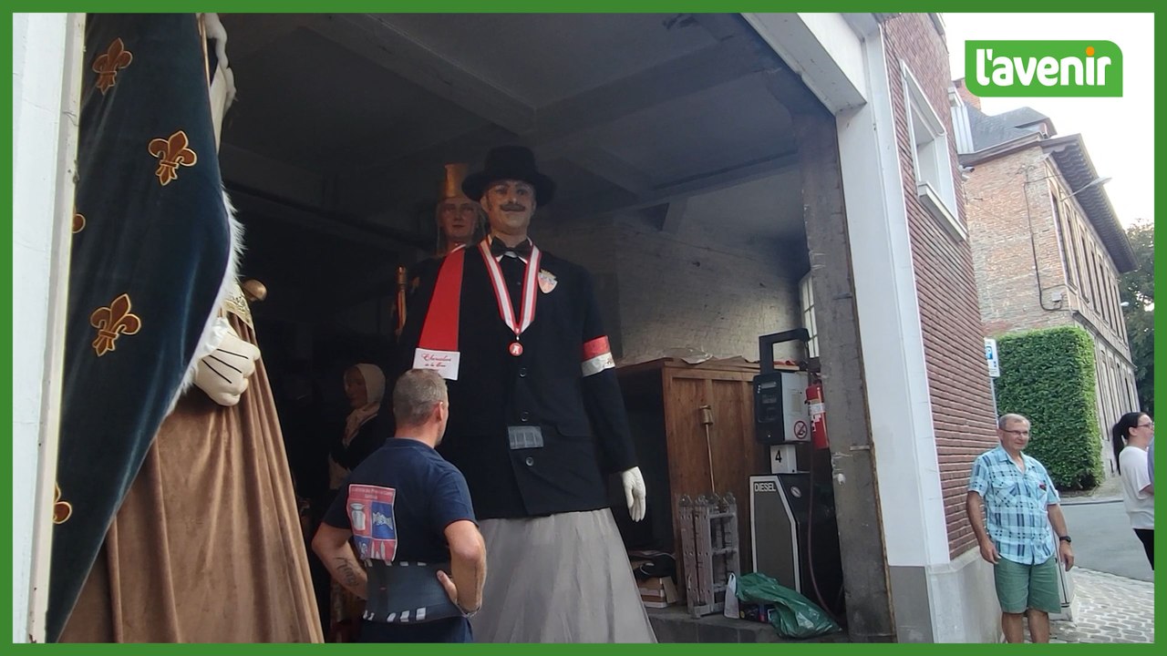 Le "réveil" du géant Edouard Tréhoux lance les 4 Cortèges à Tournai