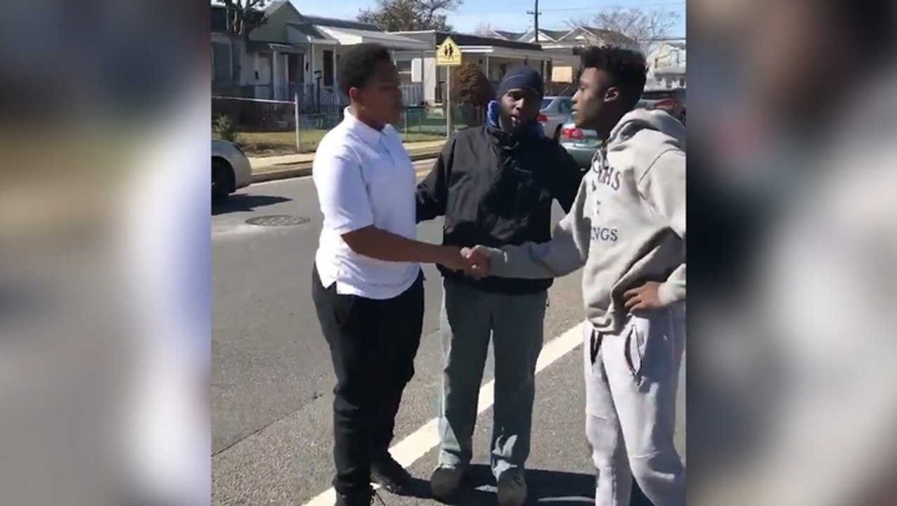 Guy Breaks Up A Street Fight and Exposes Fake Friends