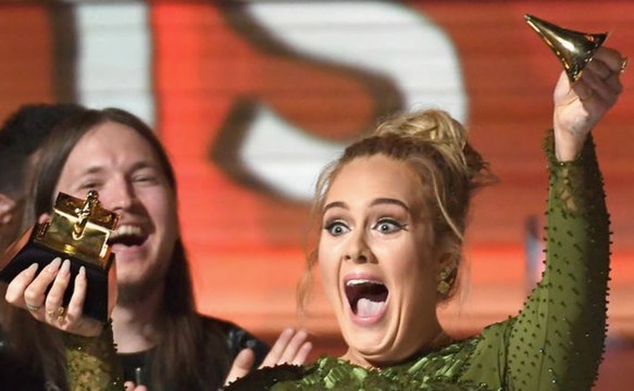 Adele Breaks Her Grammy In Two And Gives Half To Beyonce