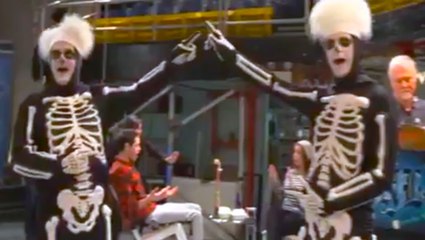 SNL Cast Does the Mannequin Challenge With Kristen Wiig