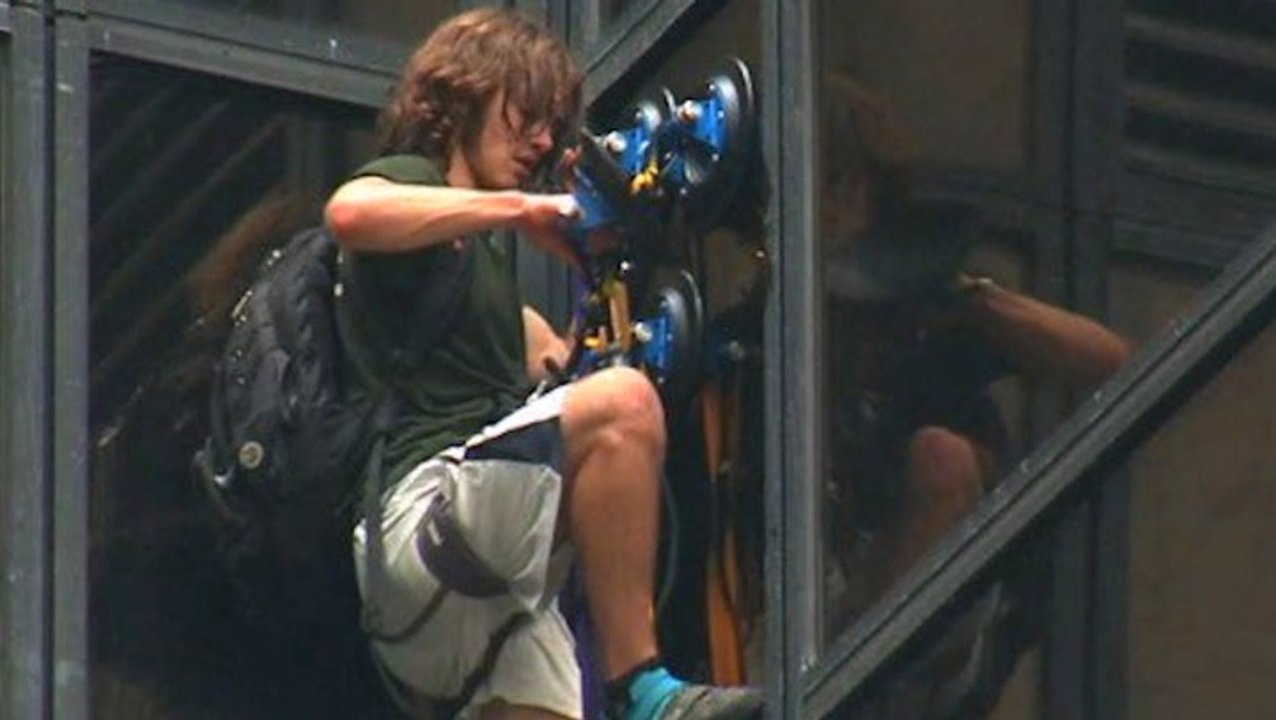 Man Tries To Climb Trump Tower With Suction Cups