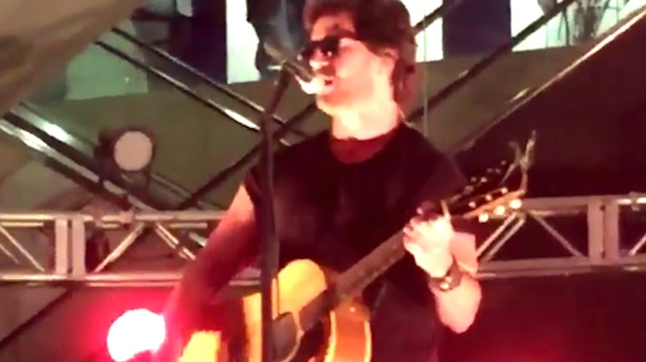 Third Eye Blind Trolls Republicans