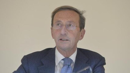 Dibattito all’università,  Fini perde le staffe: «Immigrati in hotel? Mi fate girare i c...»