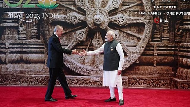 Hindistan Başbakanı Nerandra Modi, zirve öncesi Cumhurbaşkanı Erdoğan'ı karşıladı