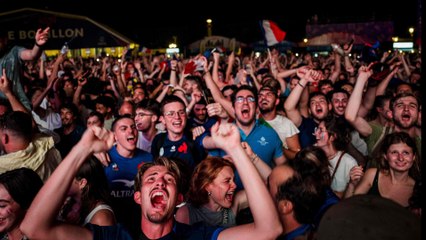 « C’est l’extase ! » : stress, bière et liesse… ambiance survoltée pour la victoire des Bleus