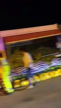 Palermo, l'auto finisce sul camion delle angurie