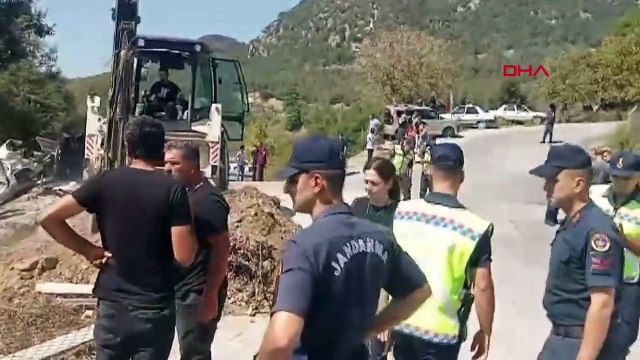 FRENİ PATLAYAN KAMYON CENAZE NAMAZI KILANLARIN ARASINA DALDI; ÖLÜ VE YARALlLAR VAR
