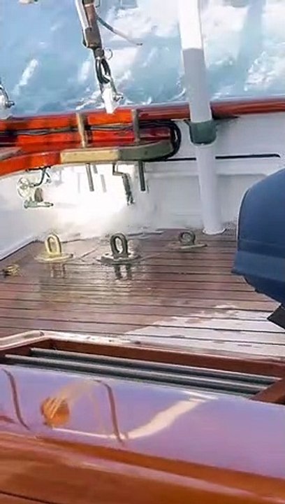 Sting e la moglie Trudie varcano lo Stretto di Messina sulla storica barca Shenandoah: la "magia" raccontata in un video