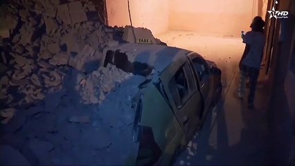 Marroquíes pasan la noche en la calle tras el devastador terremoto