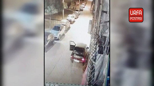 Şanlıurfa’da el freni çekilmeyen otomobilin kaza anı kamerada