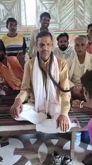 श्योपुर विधायक ने गले में लटकाया सांप, देखें वीडियो...