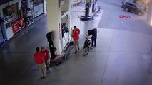 Akaryakıt İstasyonunda Motosikletin Selesinden Yılan Çıktı