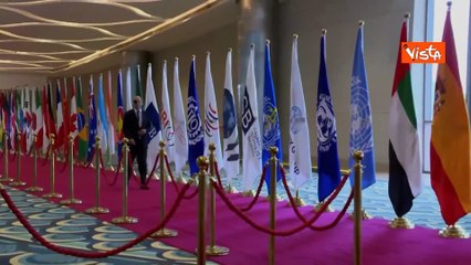 Scholz al G20 in India. Il cancelliere indossa una benda sull'occhio a causa di una caduta