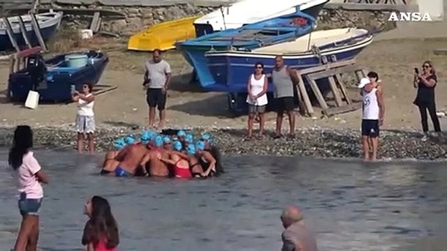Nuoto, Calligaris attraversa lo Stretto di Messina a 50 anni dal suo record mondiale