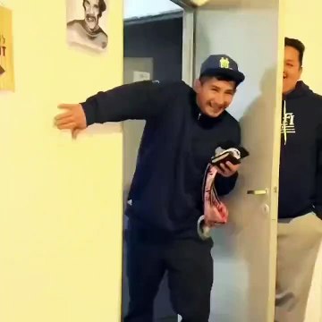 La Surprise Émouvante : Les Retrouvailles Chaleureuses entre un Père et son Fils Après de Longs Mois ❤️‍