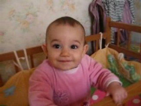 debout dans son lit !!