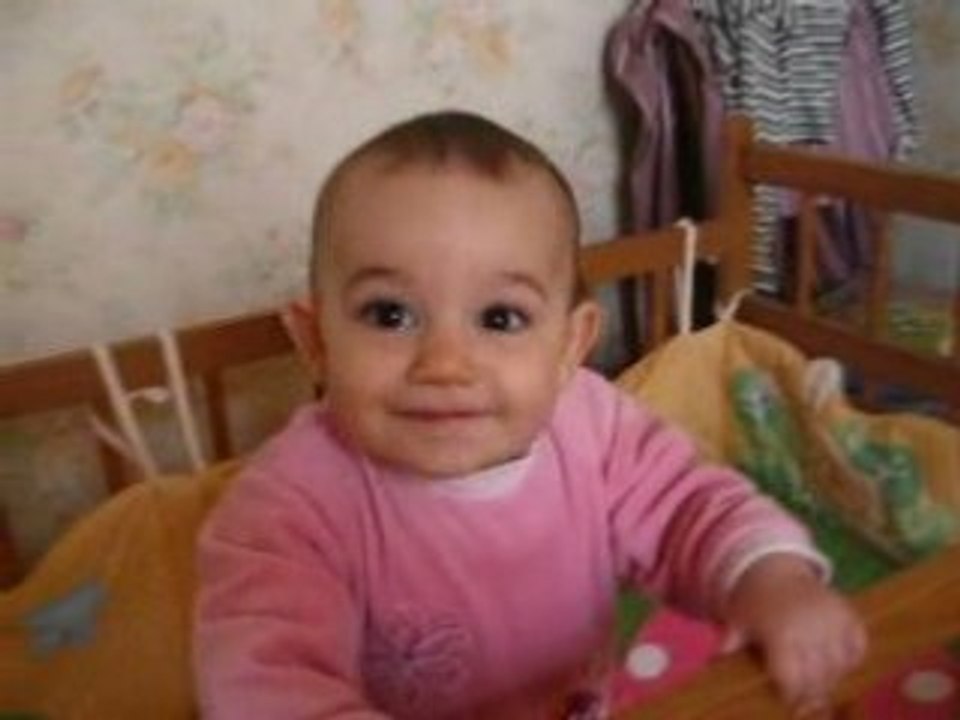 debout dans son lit !!