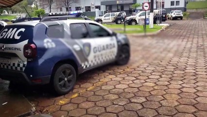 Celta é deixado em frente à residência de proprietária depois de ser furtado